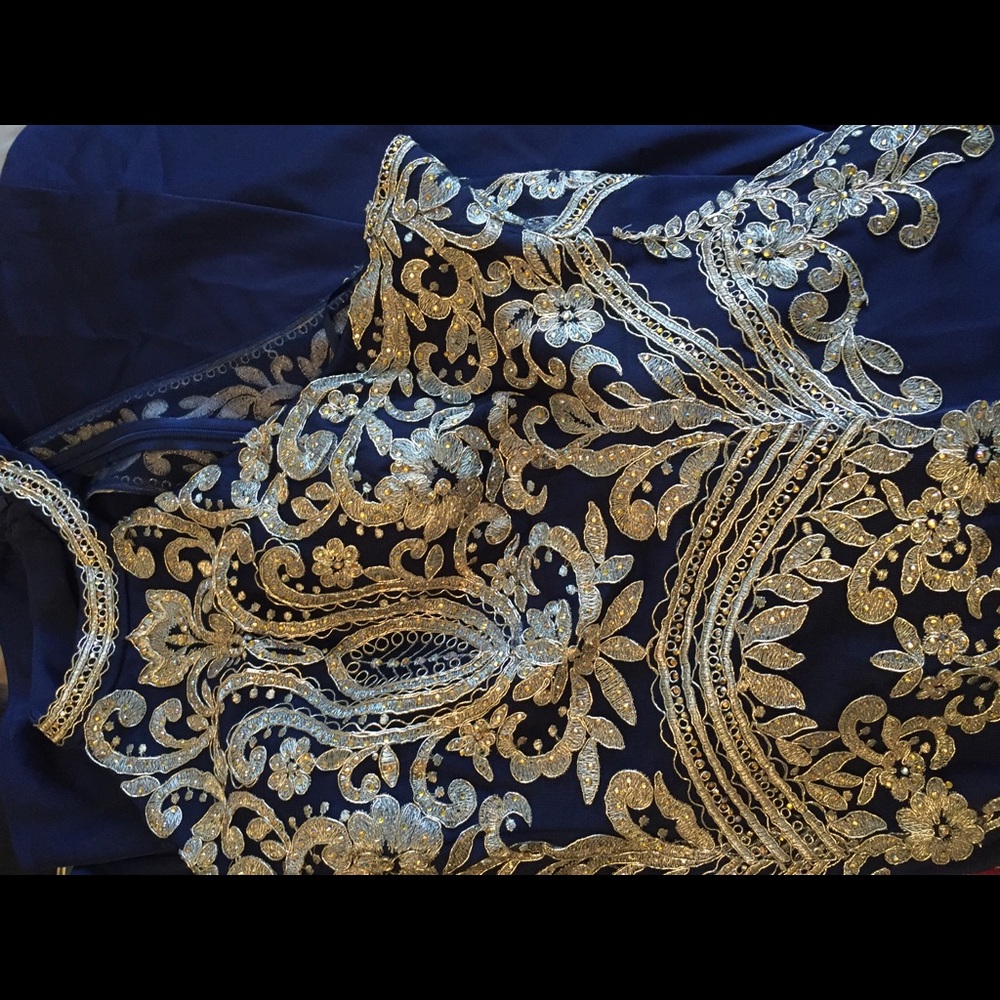 Beautiful gown with small train by Let’s, blue and gold - Picture 10 of 16